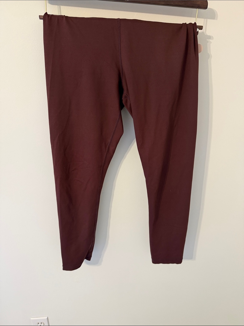 Zyia Women’s Burgundy Stretch Leggings for Everyday Wear